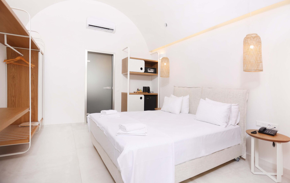 Tiara Holidays - Lefko Suites - Suprerior Suite - bedroom